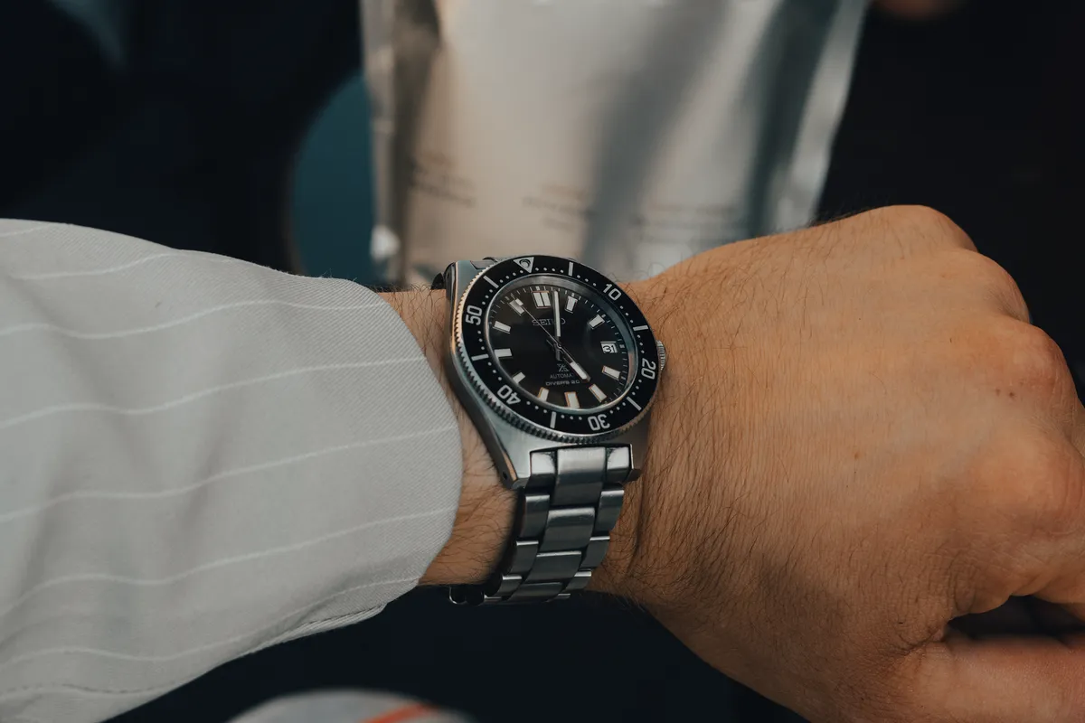 Dalgıç: Seiko Prospex SPB143 gömlekle